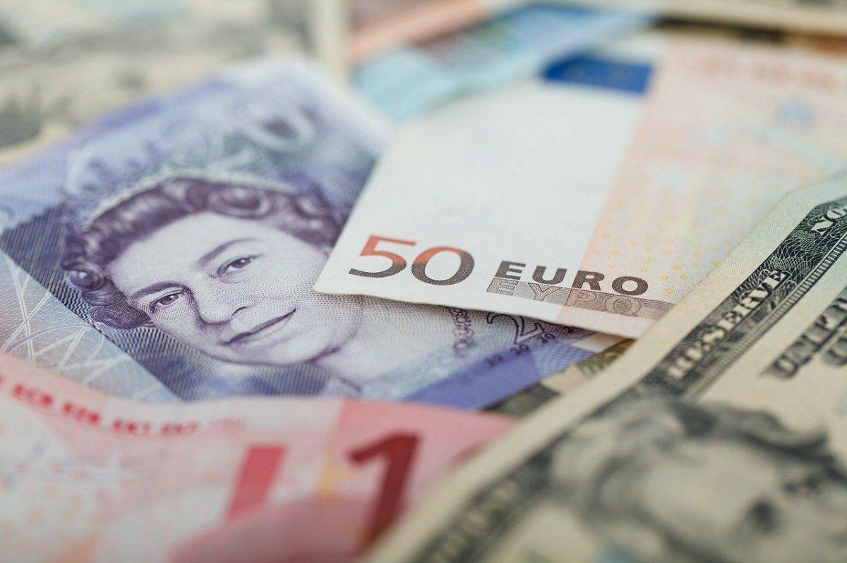 <p>¿Pensando en invertir en moneda extranjera? Fíjate en estos puntos</p>