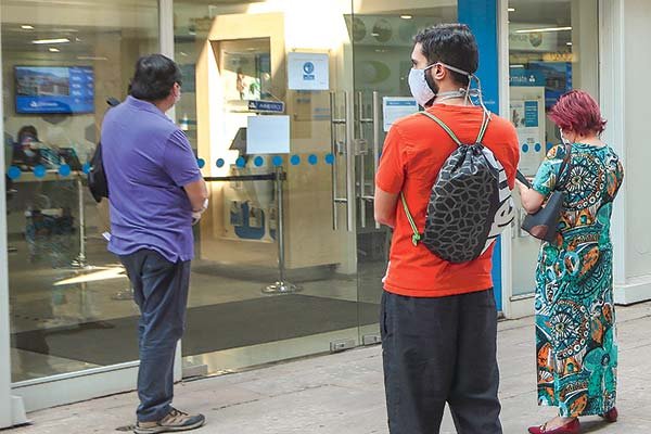 Doble impacto para las isapres: profundizaron sus pérdidas en abril y alza de planes quedó sin efecto