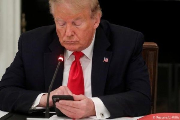 Facebook veta a Trump por dos años tras decisión de su consejo asesor