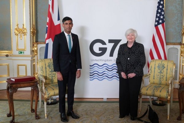 <p>magen de archivo del ministro de Finanzas británico, Rishi Sunak, junto a la secretaria del Tesoro de Estados Unidos, Janet Yellen.</p>