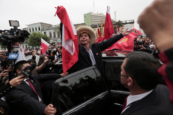 Elecciones en Perú al rojo: Castillo se mantiene a la cabeza por poco más de 70 mil votos
