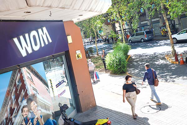 WOM recurrió a la Subtel para impedir que Claro pueda cambiar el uso de la concesión que compró a Entel
