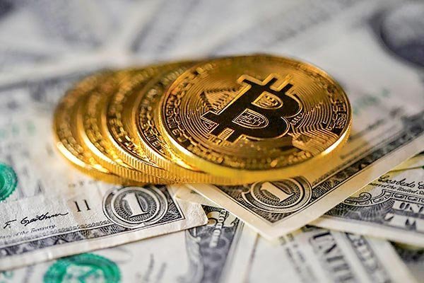 Bitcoin vuelve a caer y se acerca a niveles claves que definirán su futuro