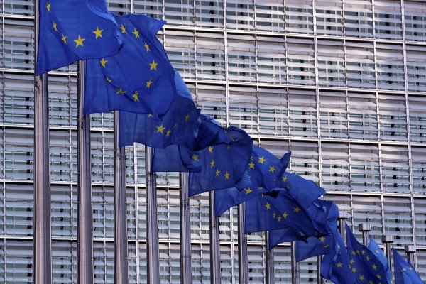 Europa vuelve a entrar en recesión, pero contracción es más acotada a la esperada