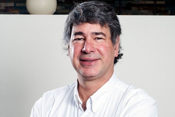 Javier Rodas, gerente general de Casaideas ante el reconocimiento de sus empleados en Chile3D