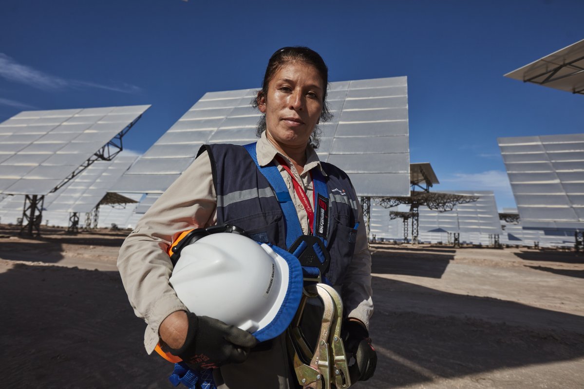 <p>Las 200 mujeres que construyeron los megaespejos de Cerro Dominador </p>