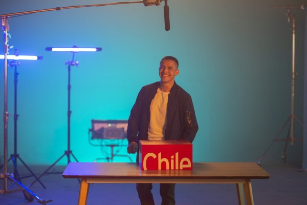 <p>Alexis Sánchez se convierte en el nuevo embajador de los productos chilenos</p>