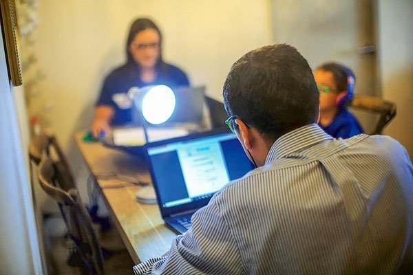 Dirección del Trabajo abre la puerta a que establecimientos educacionales pacten con docentes modalidad de teletrabajo
