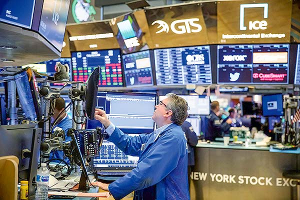 Wall Street retrocede a la espera de la Fed y cobre cae 3,51% en Londres