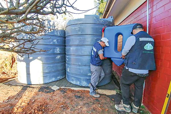 Instalan sistema de captación de agua de lluvia en escuela de Licantén