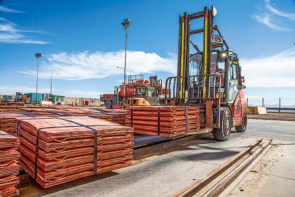 Liberación de reservas de cobre de China provoca nueva baja en el metal rojo