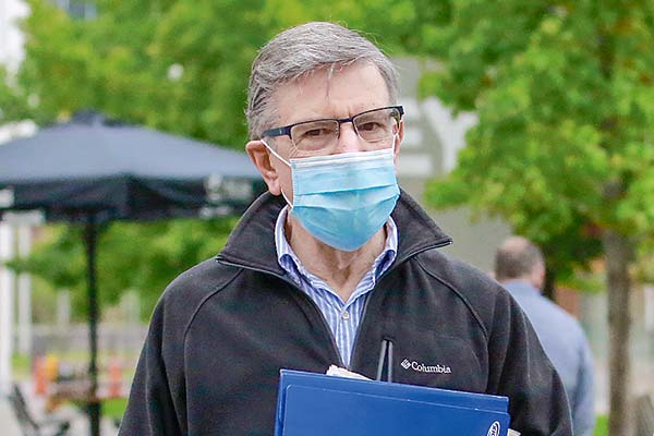 Lavín propone ingreso mínimo de $ 500 mil y una pensión básica solidaria que parta en $ 177 mil