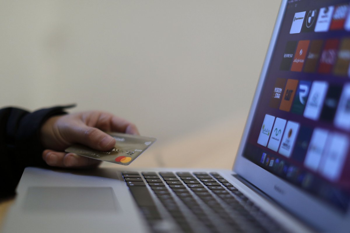 <p>Ventas online en el retail casi se triplican en el primer trimestre</p>