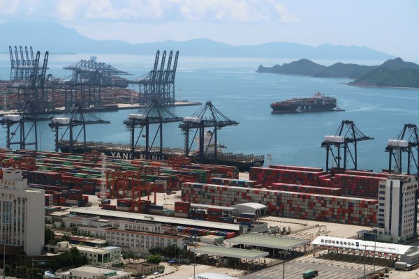 Brote de Covid-19 en puerto chino agrava los retrasos en la cadena global de suministros