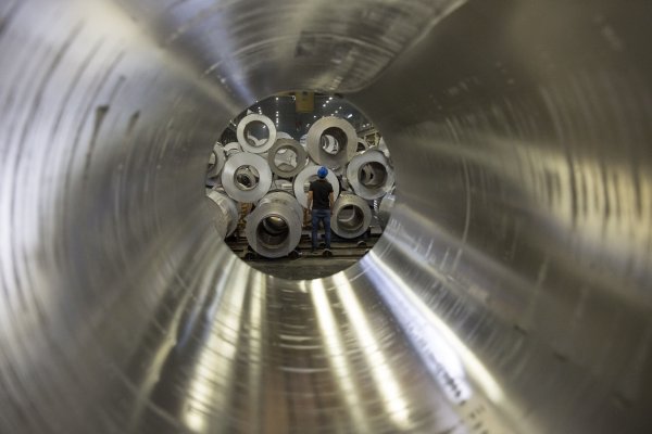El aluminio supera al cobre a medida que China reprime los precios