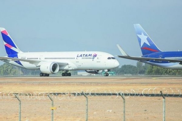 <p>Mastercard y Latam Airlines firman acuerdo que permitirá acelerar transformación digital de los viajes</p>
