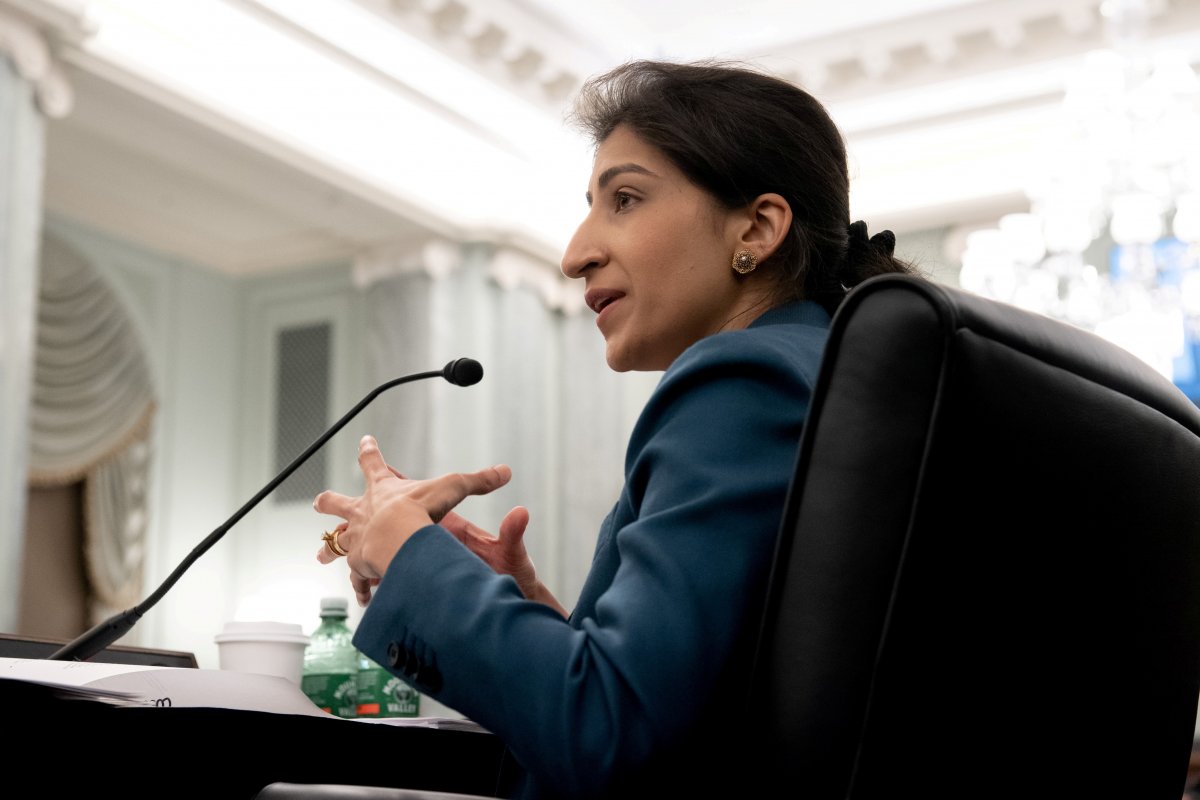<p>Lina Khan, el arma millennial de Biden contra las grandes tecnológicas</p>