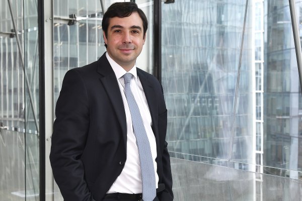 Puga Ortiz suma como socio a ex Director Jurídico de la CMF