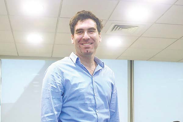 <p>El CEO de Clever, Ari Dukes. </p>