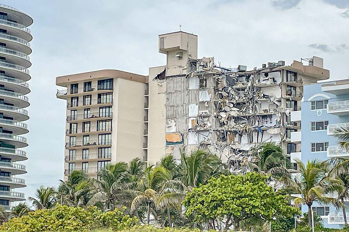 <p>Así se ofrecía para la venta el edificio que se derrumbó en Miami</p>