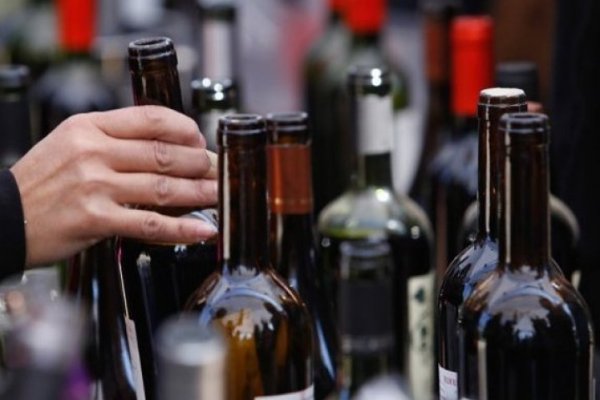 <p>Exportaciones de vino siguen al alza y en doce meses el panorama de precios continúa mejorando</p>