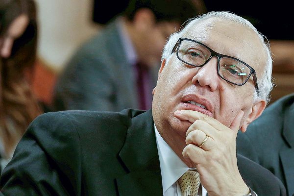 Los escuderos de Álvaro Saieh en medio de su profunda crisis financiera