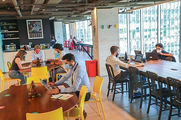 El trabajo híbrido ya es una realidad en Chile y cada vez con más razones
