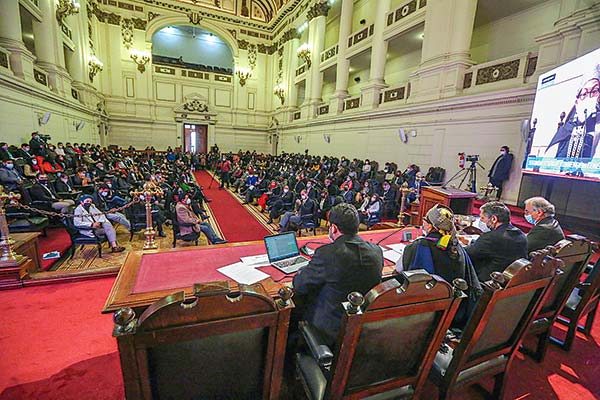 Convención aprueba por mayoría ampliar la mesa de dos a nueve integrantes