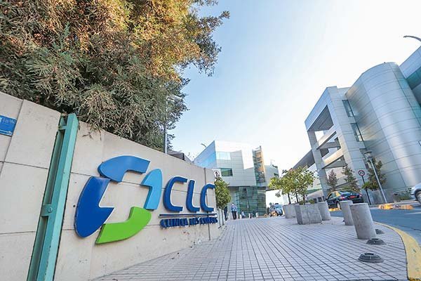 Presidenta de los médicos de la CLC por tercera dosis de su presidente: "he tomado la triste y difícil decisión de renunciar"