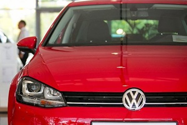 <p>Organismo antimonopolio europeo multa por US$ 1.000 millones a Volkswagen y BMW por delitos de colusión</p>
