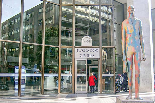 Acreedores de CorpGroup Banking buscan seguir juicio en Chile contra dos sociedades de Saieh
