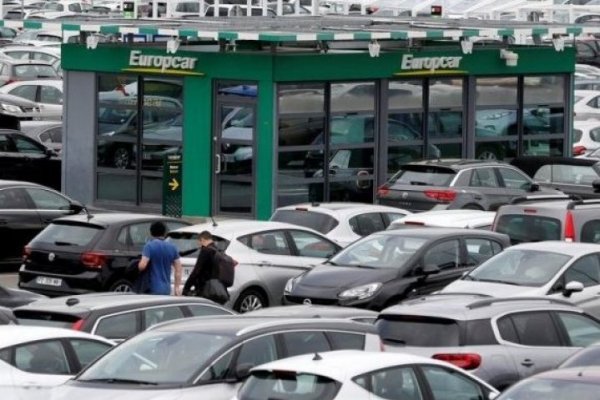 <p>La escasez de chips mantendrá altos los precios de alquiler de coches, advierte Europcar</p>