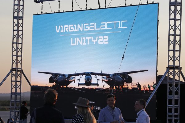 Virgin Galactic anuncia venta de acciones tras el viaje de Branson al espacio