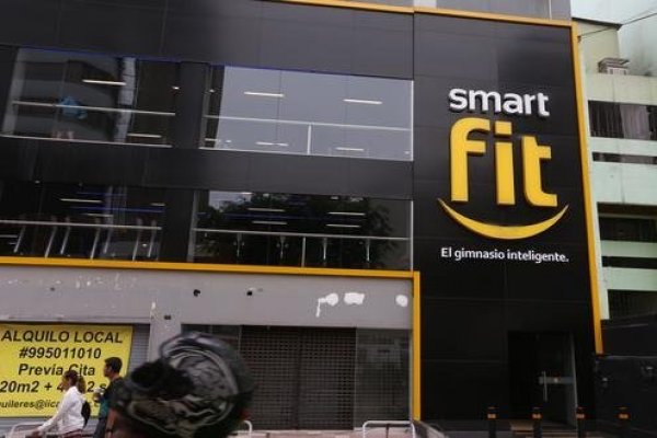 <p>Smart Fit, mayor cadena de gimnasios de Latinoamérica, debuta en bolsa con salto de 35%</p>