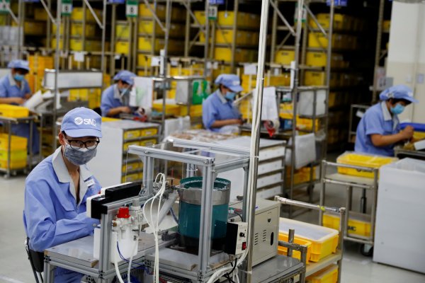 Economía de China crece 7,9% en el segundo trimestre y ventas minoristas de junio superan las expectativas