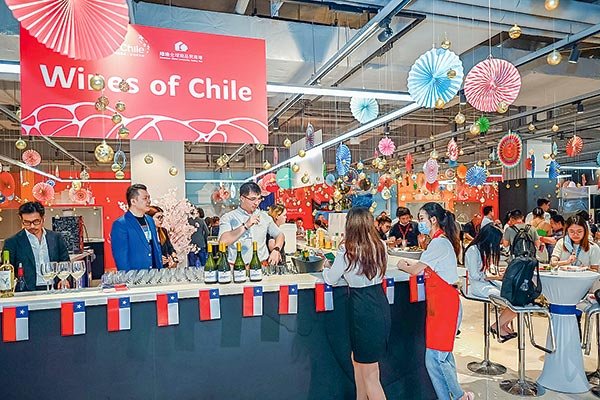 <p>El "Tinder comercial" con el que ProChile busca seguir posicionando la oferta nacional en Shanghái</p>