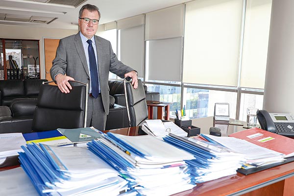Luces y sombras de los cinco años de Osvaldo Macías como titular de la Superintendencia de Pensiones