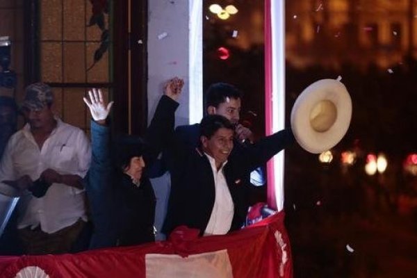 Jurado Nacional de Elecciones de Perú proclama a Pedro Castillo como presidente de ese país