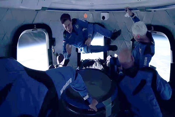Así fue el histórico viaje de Jeff Bezos al espacio