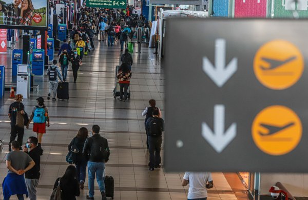 Gobierno anuncia apertura de fronteras para chilenos y extranjeros residentes a partir del lunes