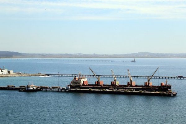 Trabajadores eventuales de Muelles de Penco detienen actividades en medio de negociación