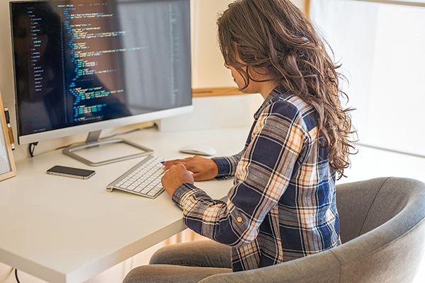 Me atreví a ser programador: los testimonios de quienes apostaron por la informática para reinsertarse al mercado laboral