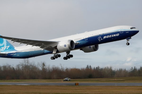 Boeing sorprende con sus primeras ganancias en casi dos años y acción se dispara