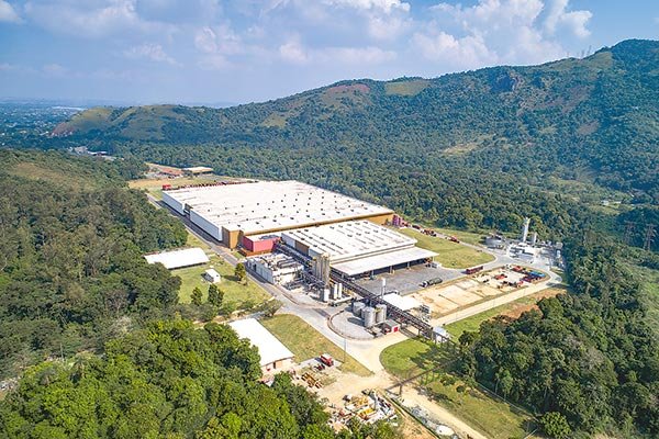Embotelladora Andina comienza a distribuir nueva cerveza en Brasil tras acuerdo con Heineken