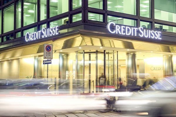 Credit Suisse reporta que sus ganancias caen 80% en uno de los peores años de su historia