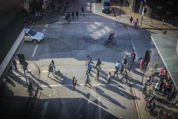 <p>Desempleo cae de los dos dígitos, pero se congela la creación de puestos de trabajo en el trimestre móvil abril-junio</p>