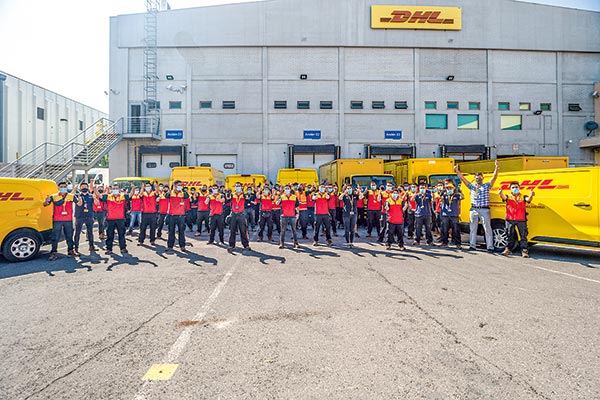 <p>DHL Express aumentará flota de vehículos eléctricos y reforzará presencia en el sur con nuevo centro de distribución</p>