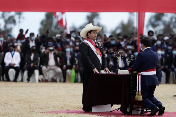 Bloomberg: El presidente peruano tomó el camino errado