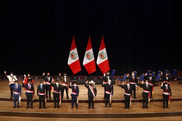 Perú: Castillo nombra gabinete ministerial, pero deja en suspenso al titular de Economía