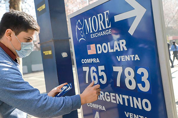 Dólar sigue imparable en Chile.... ¿Llegará a $ 800?